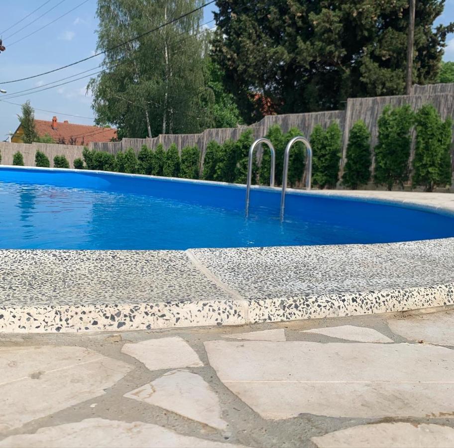 Villa Mika'S Poolhouse Belgrado Exterior foto