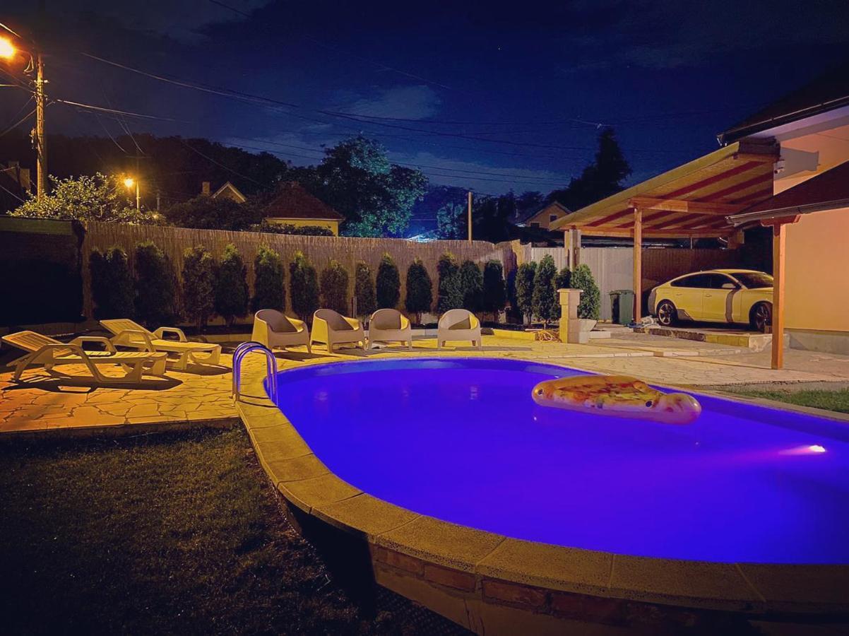 Villa Mika'S Poolhouse Belgrado Exterior foto